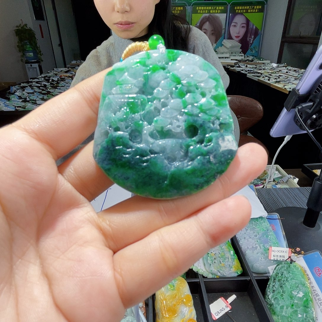 颈饰未镶嵌翡翠一