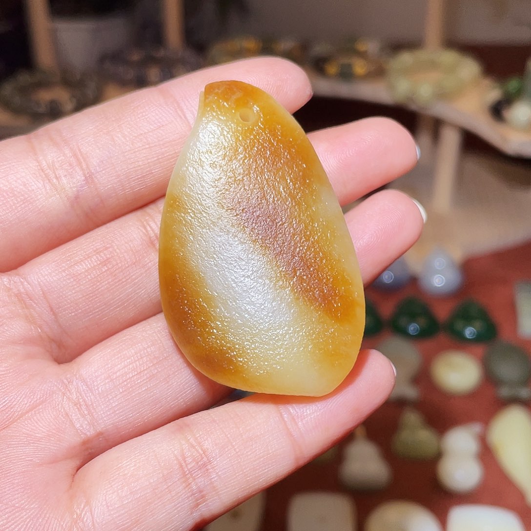 颈饰未镶嵌和田玉?*