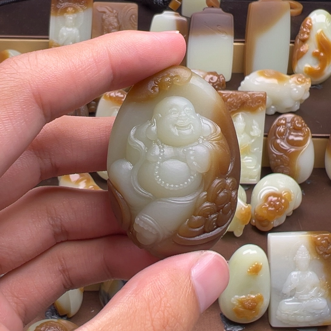 颈饰未镶嵌和田玉（糖玉）