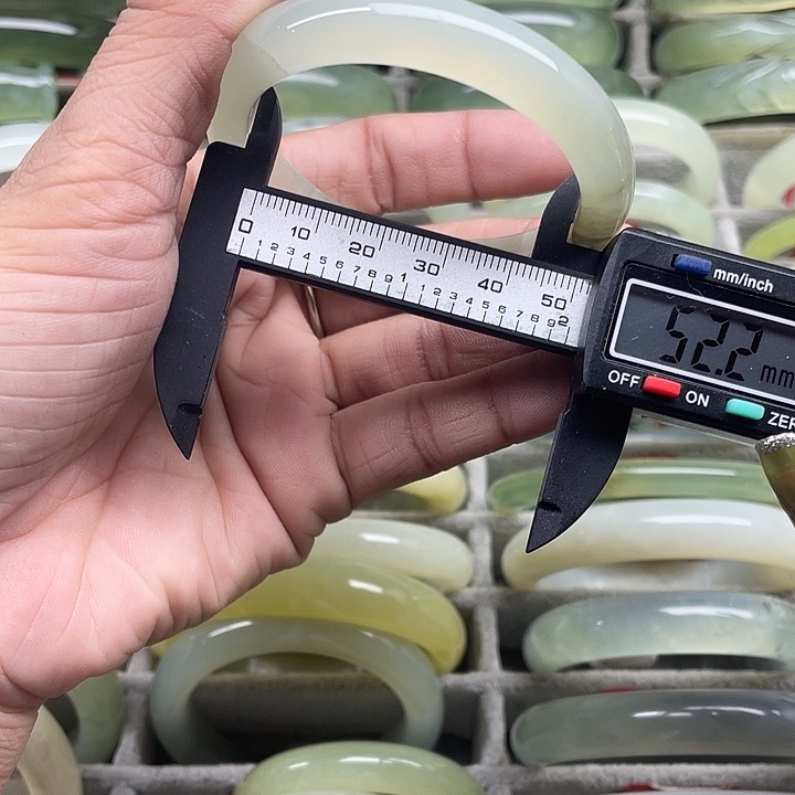 蛇纹石玉未镶嵌手镯104