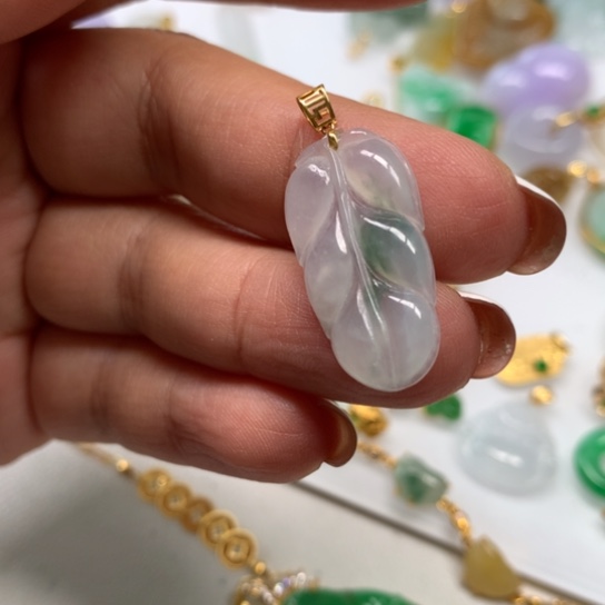 翡翠颈饰18K金镶嵌翡翠