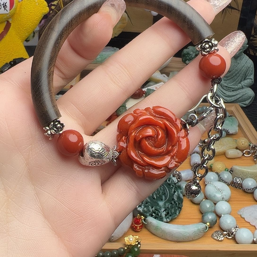 翡翠颈饰未镶嵌吊坠