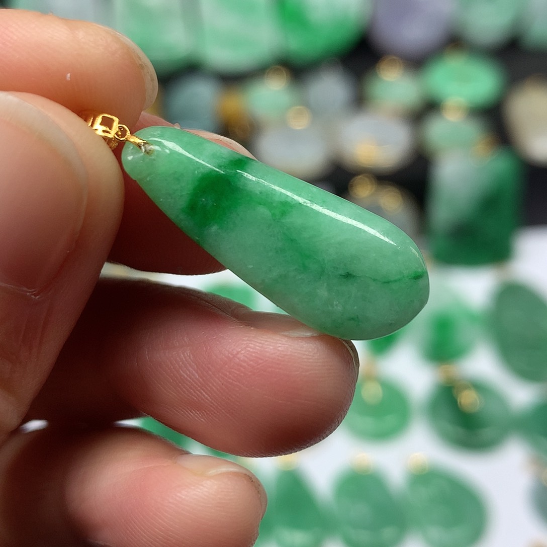 翡翠吊坠(不含链)18K金镶嵌