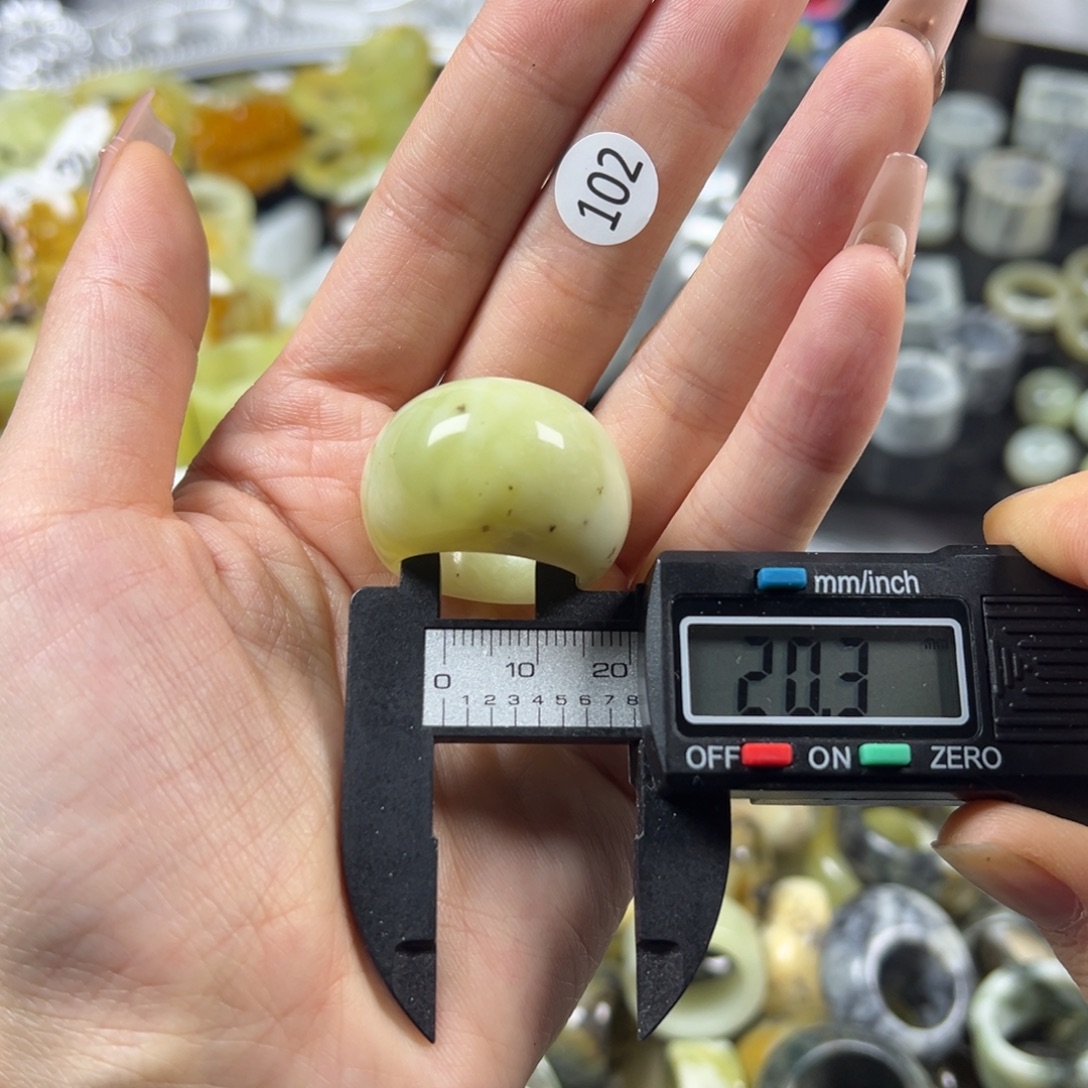 蛇纹石玉未镶嵌戒指