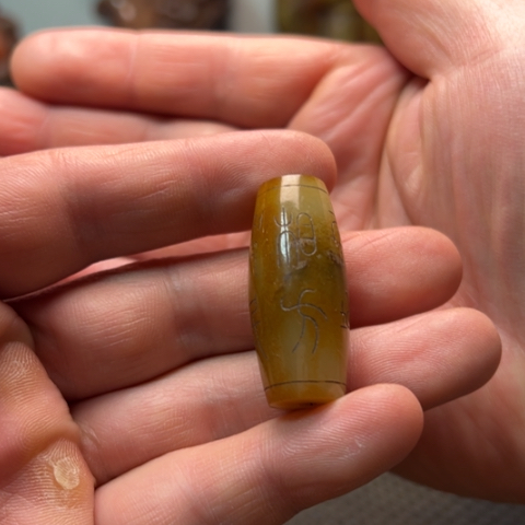 和田玉未镶嵌把件