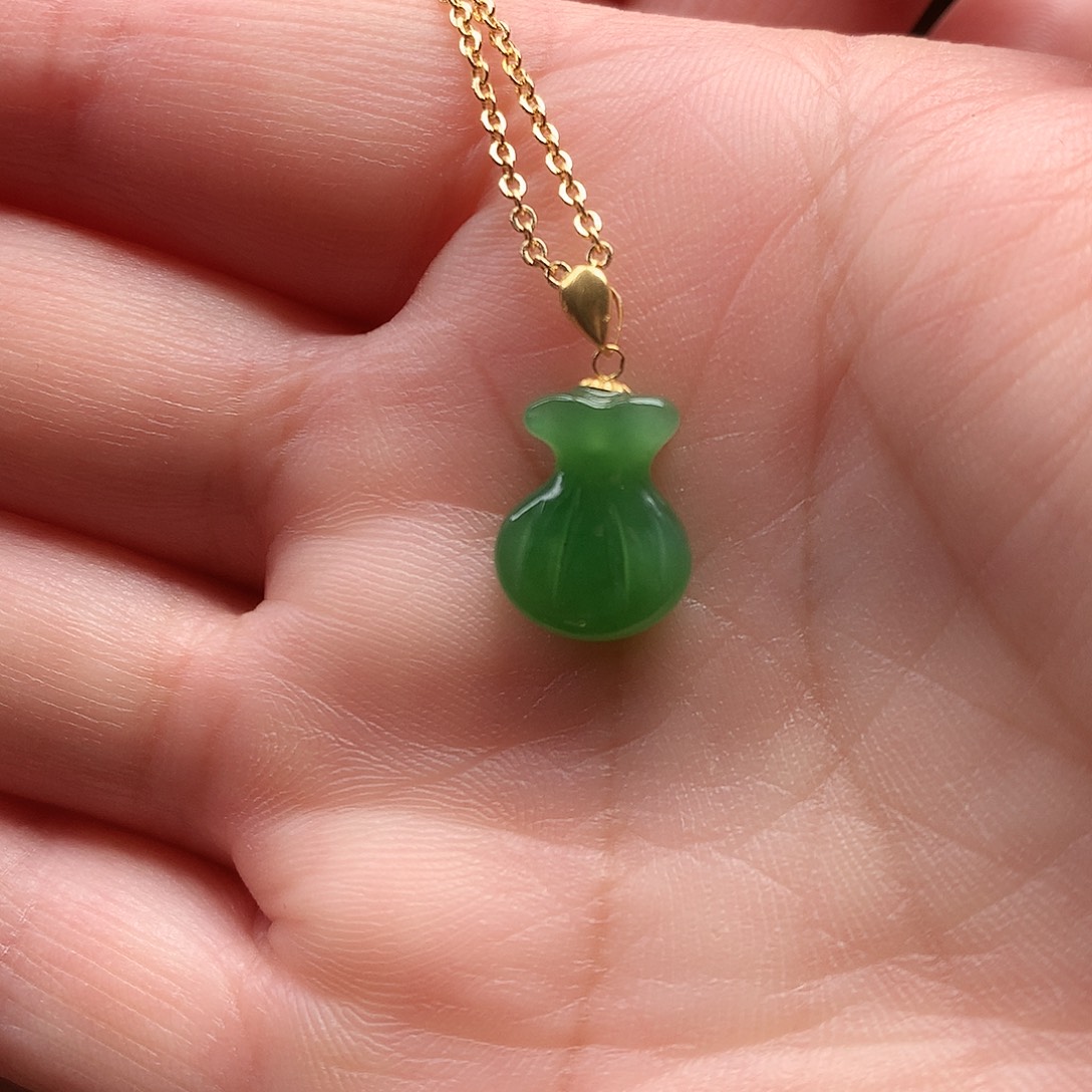 和田玉（糖玉）18K金镶嵌颈饰