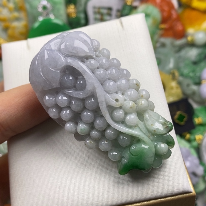 翡翠未镶嵌吊坠(赠链)