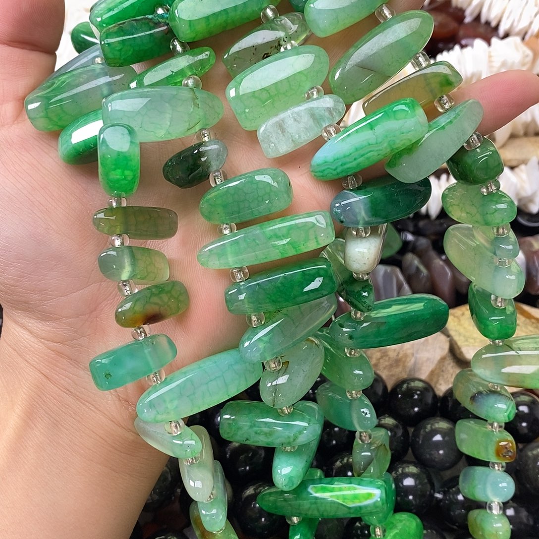 玛瑙/玉髓未镶嵌珠宝半成品玛瑙牙牙一条