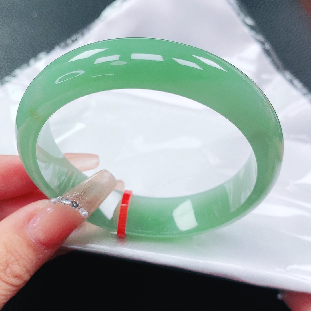 翡翠手镯未镶嵌57圈