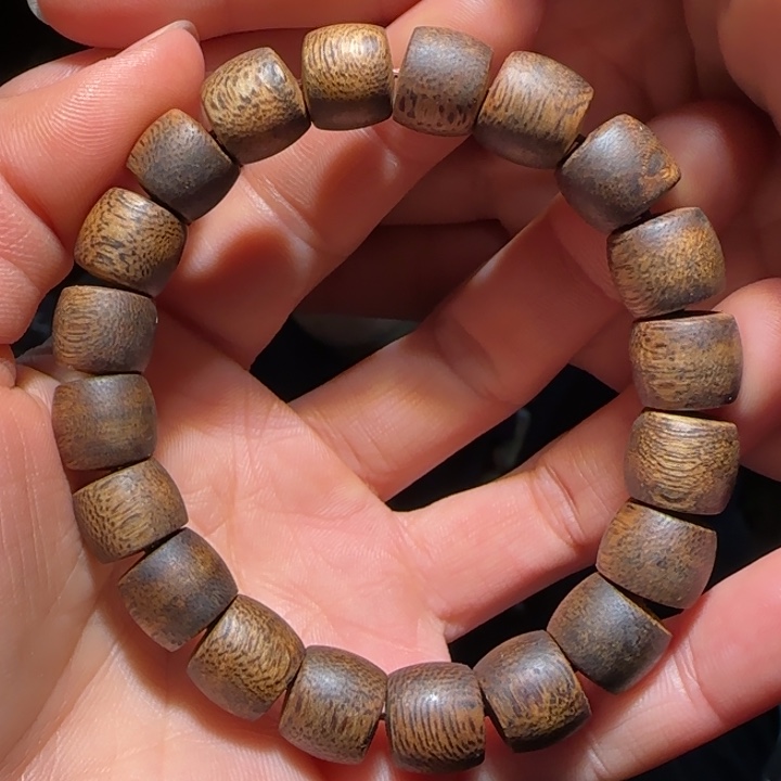 沉香手串乌身圆叶鼓珠1.1手串11克+