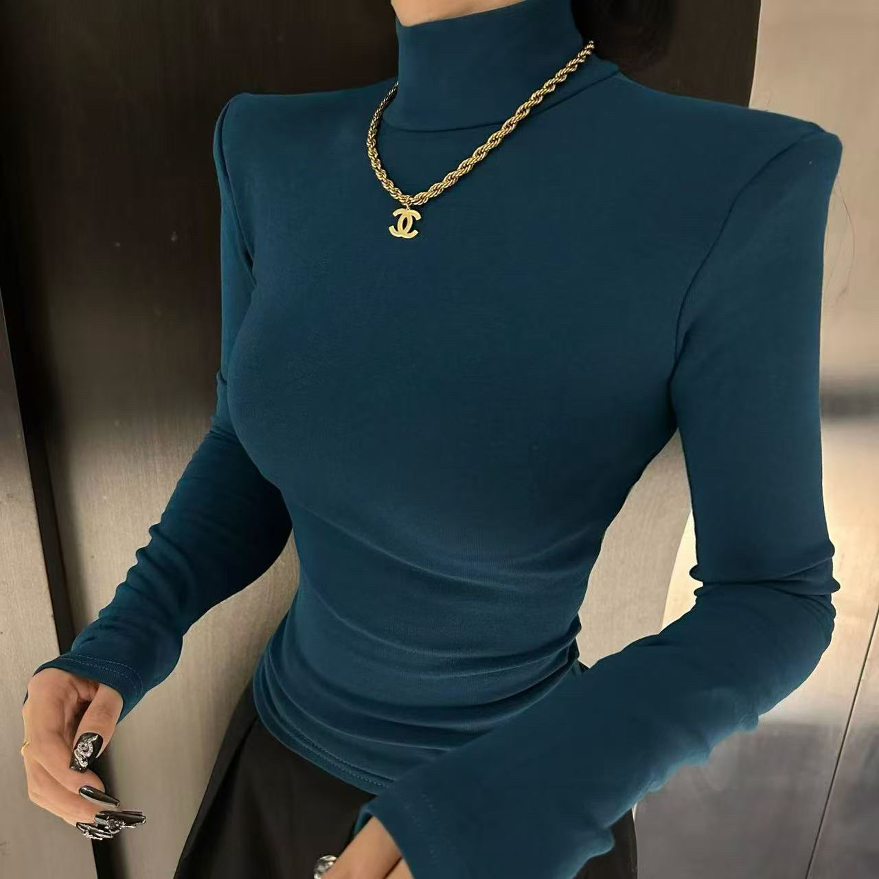 秋冬加绒款半高领长袖T恤女新款辣妹显身材肩垫上衣打底衫isn