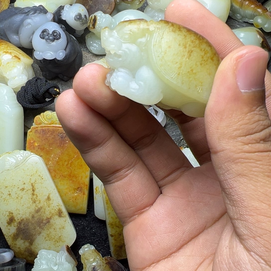 博***钦和田玉未镶嵌挂件