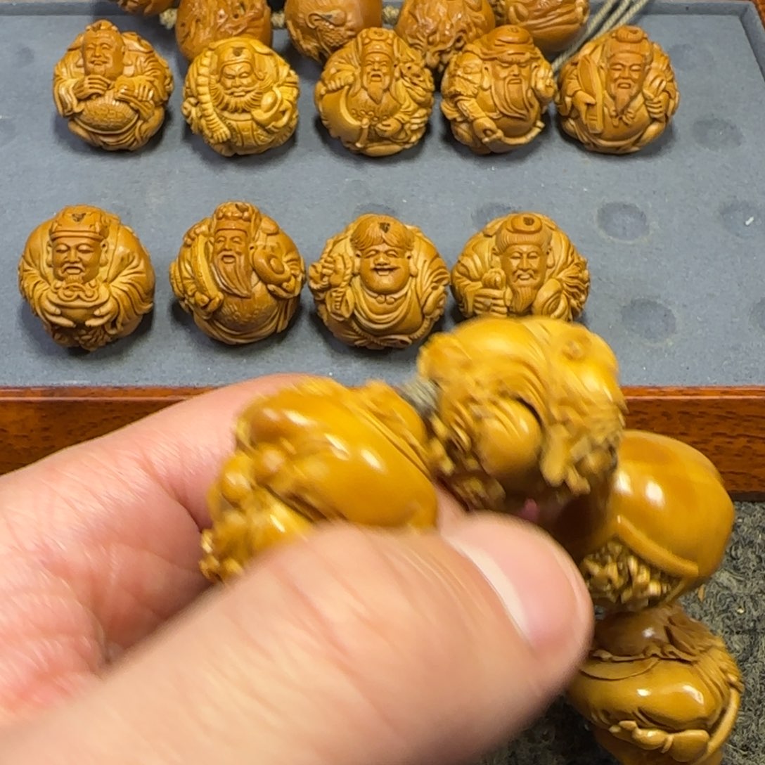 橄榄核吊坠哈***哪……………………