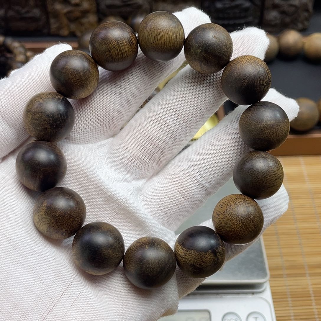 一***光手串沉香达拉干…………