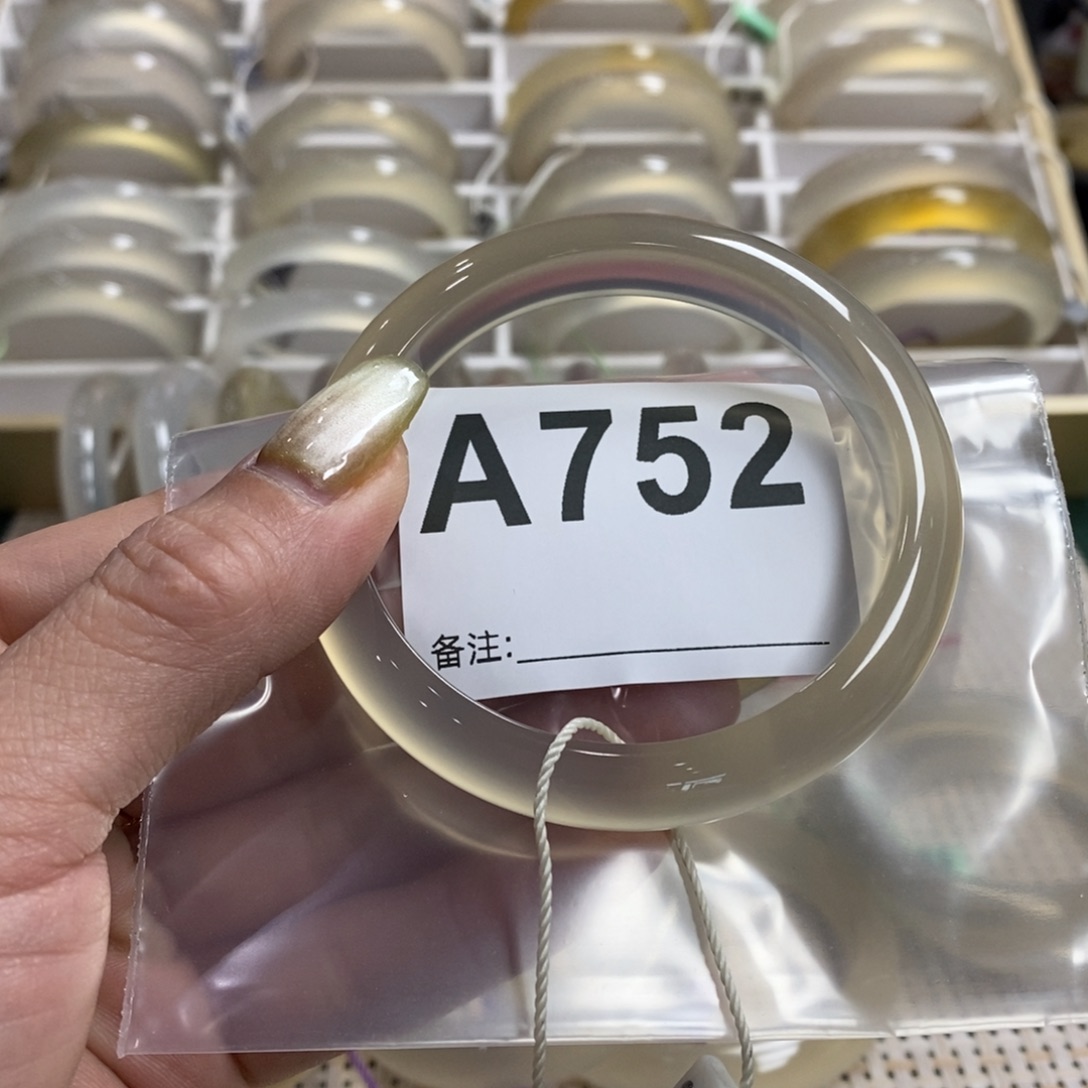 玛瑙/玉髓手镯未镶嵌沙****a