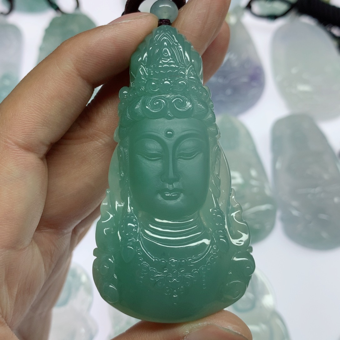 翡翠颈饰未镶嵌刺*额观音首