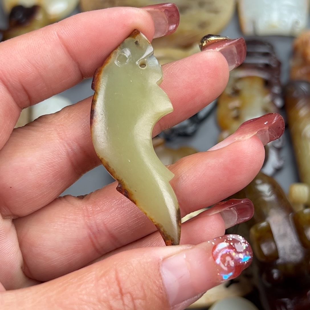 和田玉（糖玉）颈饰未镶嵌笑**生