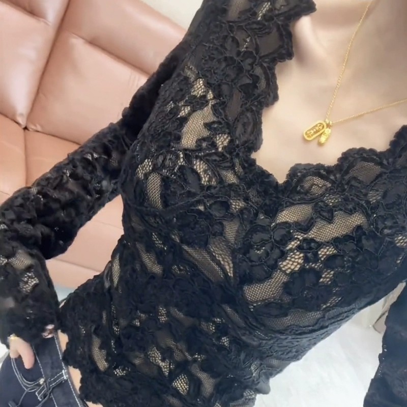 加绒磨毛V领长袖蕾丝衫女2025冬季新款镂空修身显瘦打底衫短上衣
