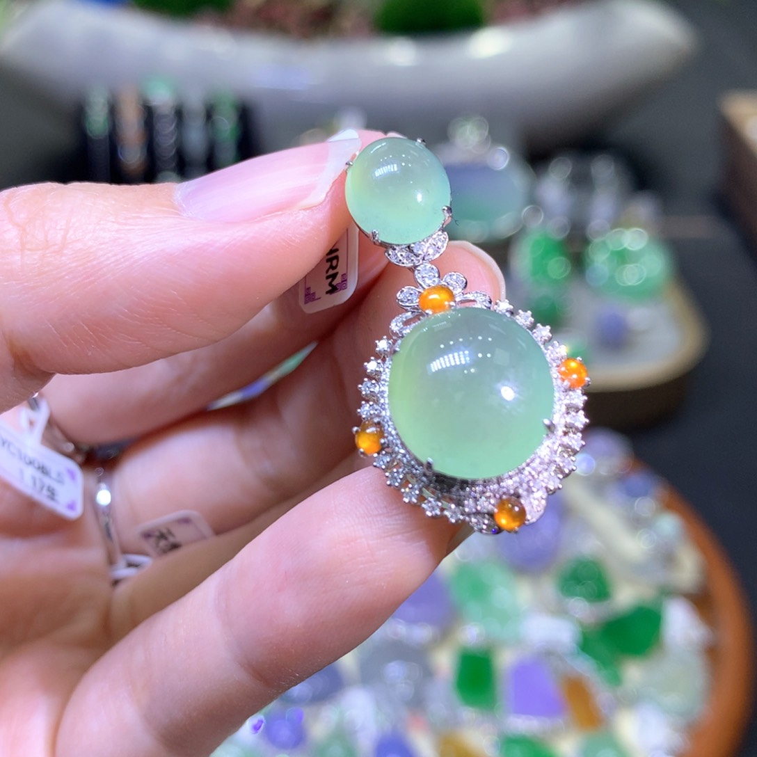 【闪购商品】翡翠颈饰18K金镶嵌翡翠吊坠项链