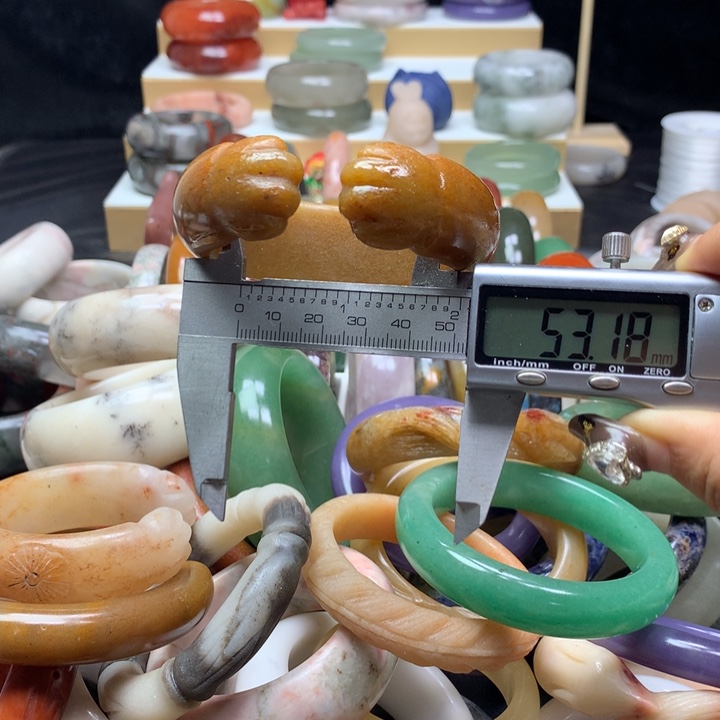 未镶嵌手镯石英质玉