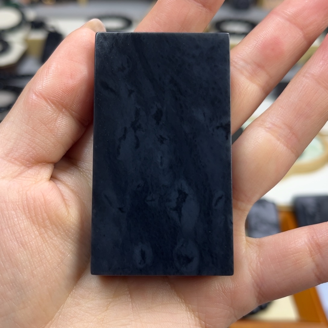 羲***言和田玉（墨玉）未镶嵌颈饰47钢板意境