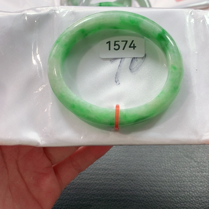 翡翠手镯未镶嵌天然翡翠手镯