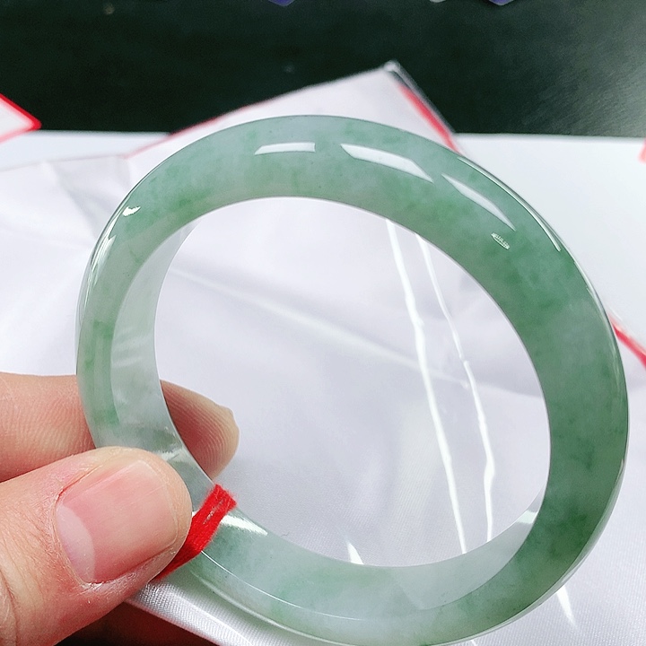 翡翠手镯（圆镯）未镶嵌翡翠手镯未镶嵌