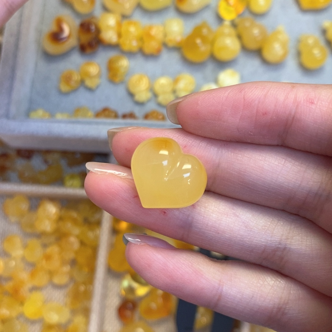 琥珀颈饰未镶嵌长****草屁桃