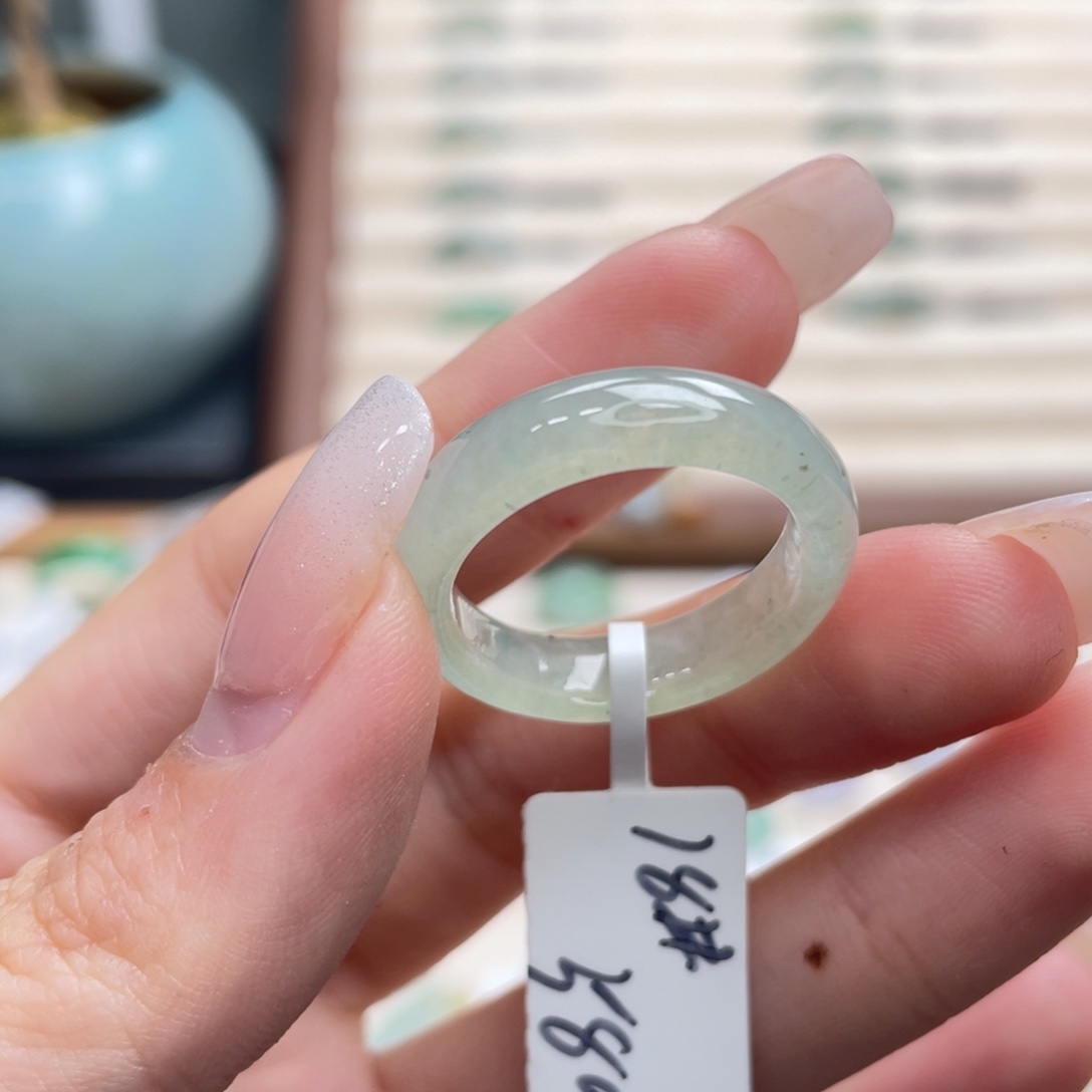 翡翠未镶嵌戒圈 a66港圈18冰绿底