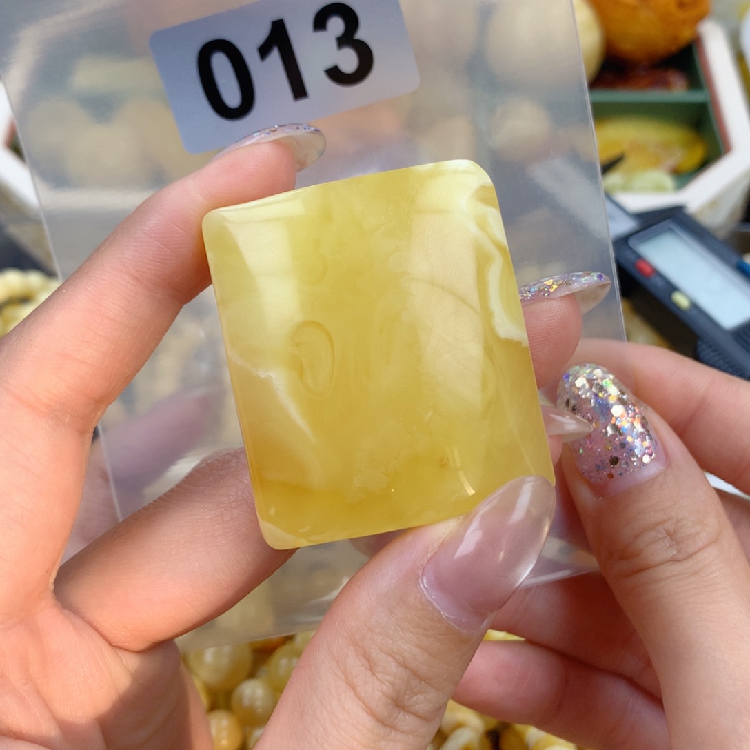 琥珀未镶嵌珠宝奇石