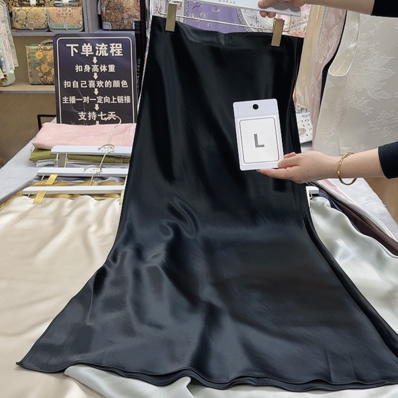 【闪购商品】织绣青***3非洲的经济发展速度也