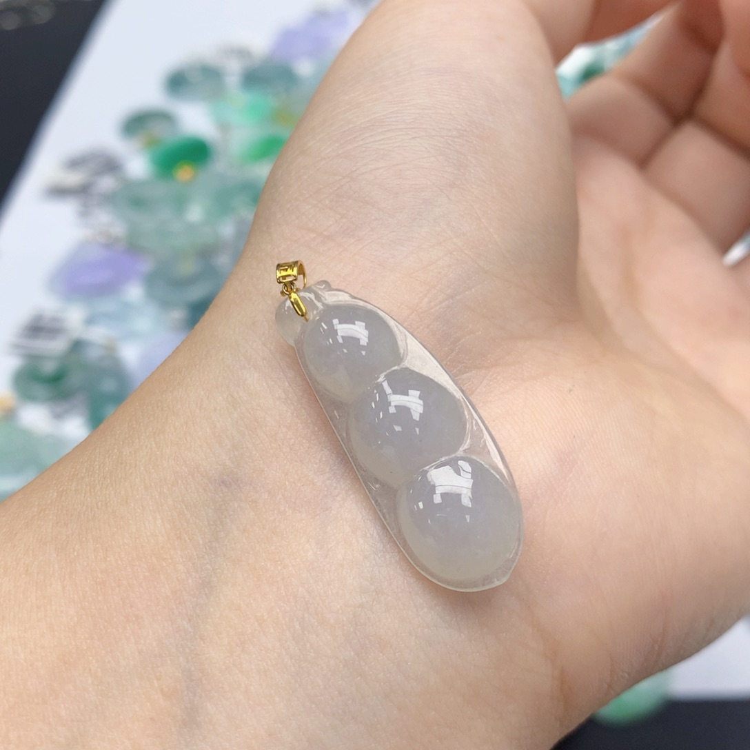 颈饰18K金镶嵌翡翠