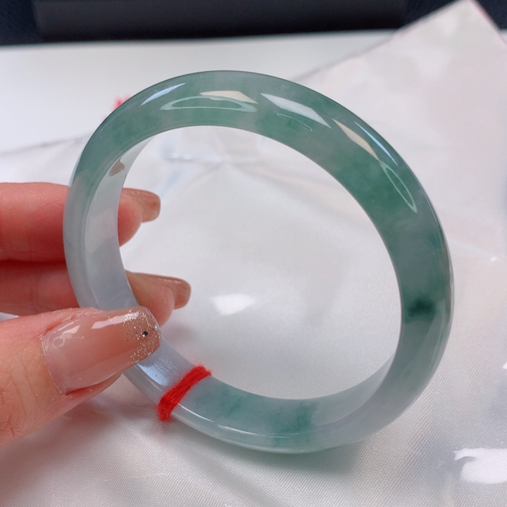 翡翠手镯未镶嵌草***?57圈口