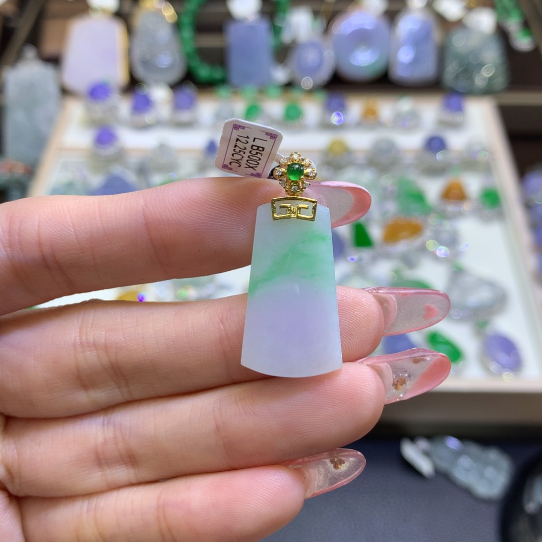 翡翠颈饰18K金镶嵌翡翠