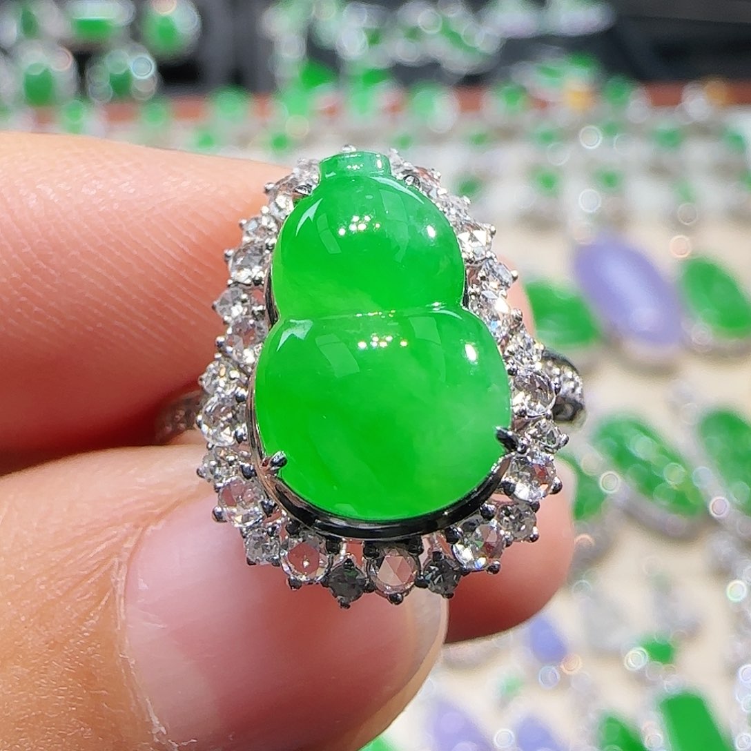 翡翠吊坠(不含链)18K金镶嵌