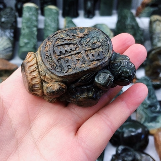 未镶嵌岫岩河磨玉（透闪石质玉）把件