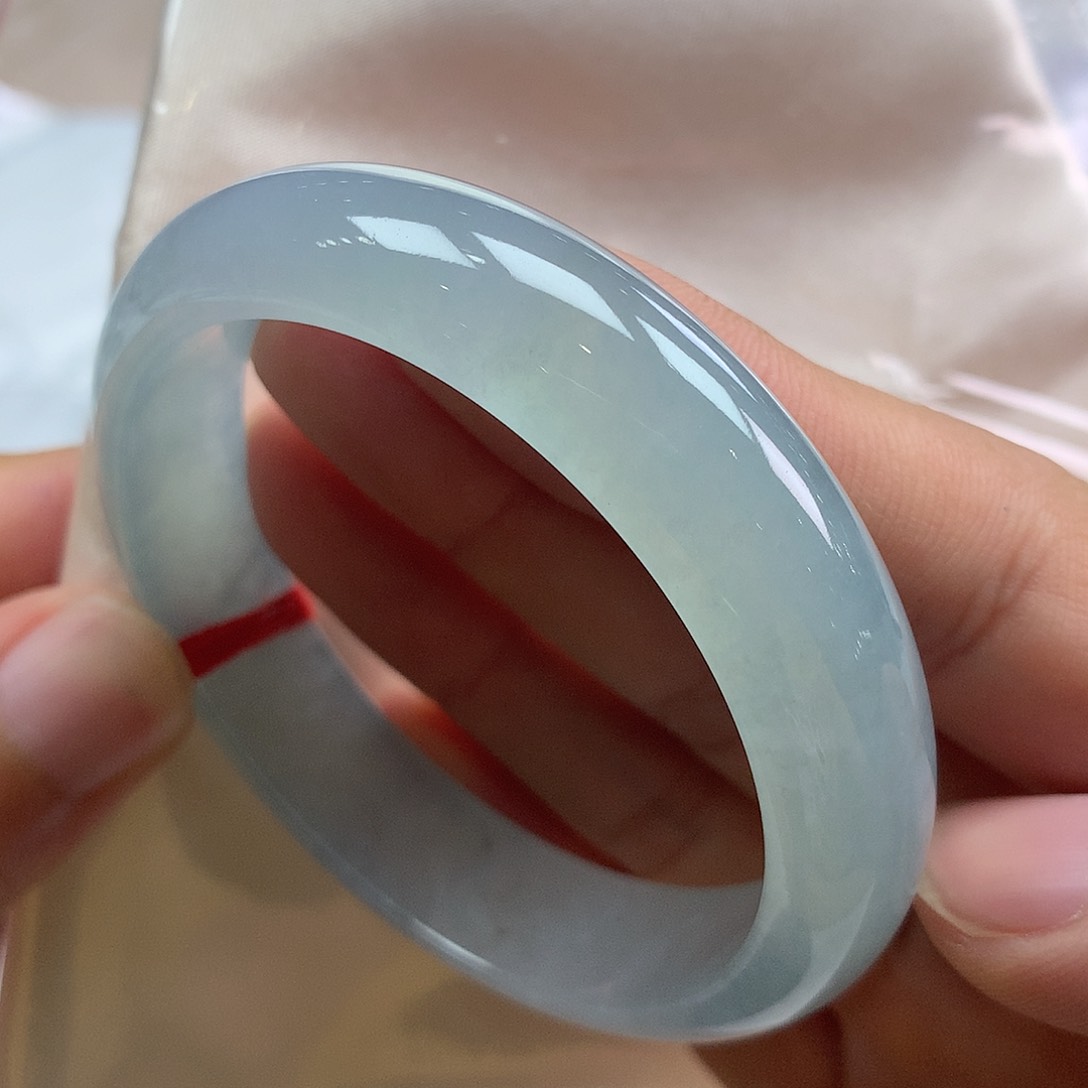 翡翠手镯未镶嵌翡翠