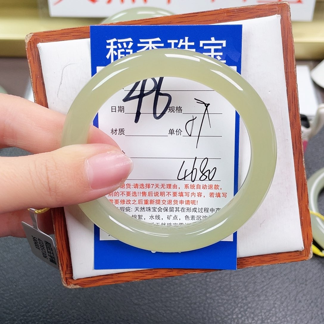 和田玉手镯未镶嵌