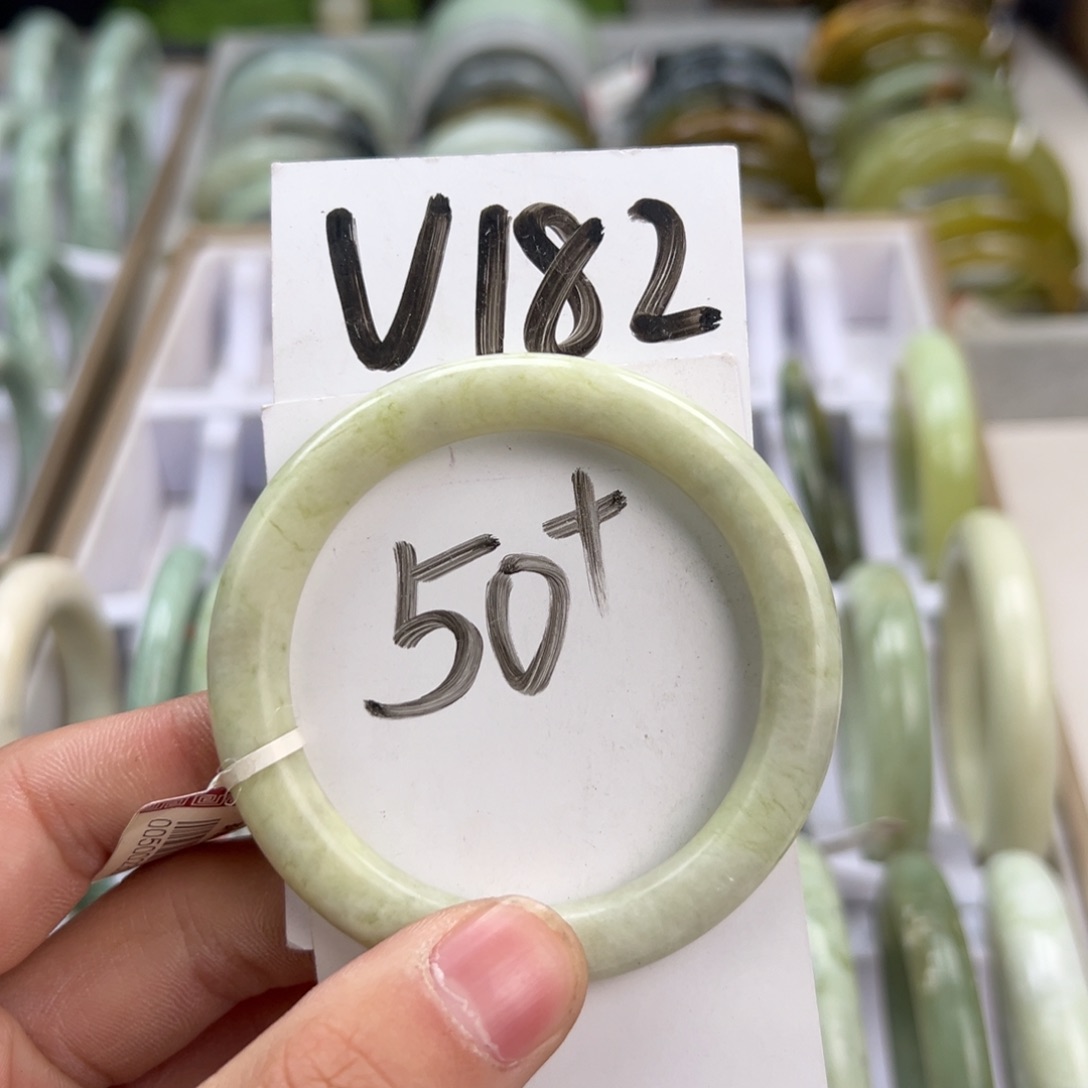 岫玉手镯未镶嵌天然岫玉微瑕