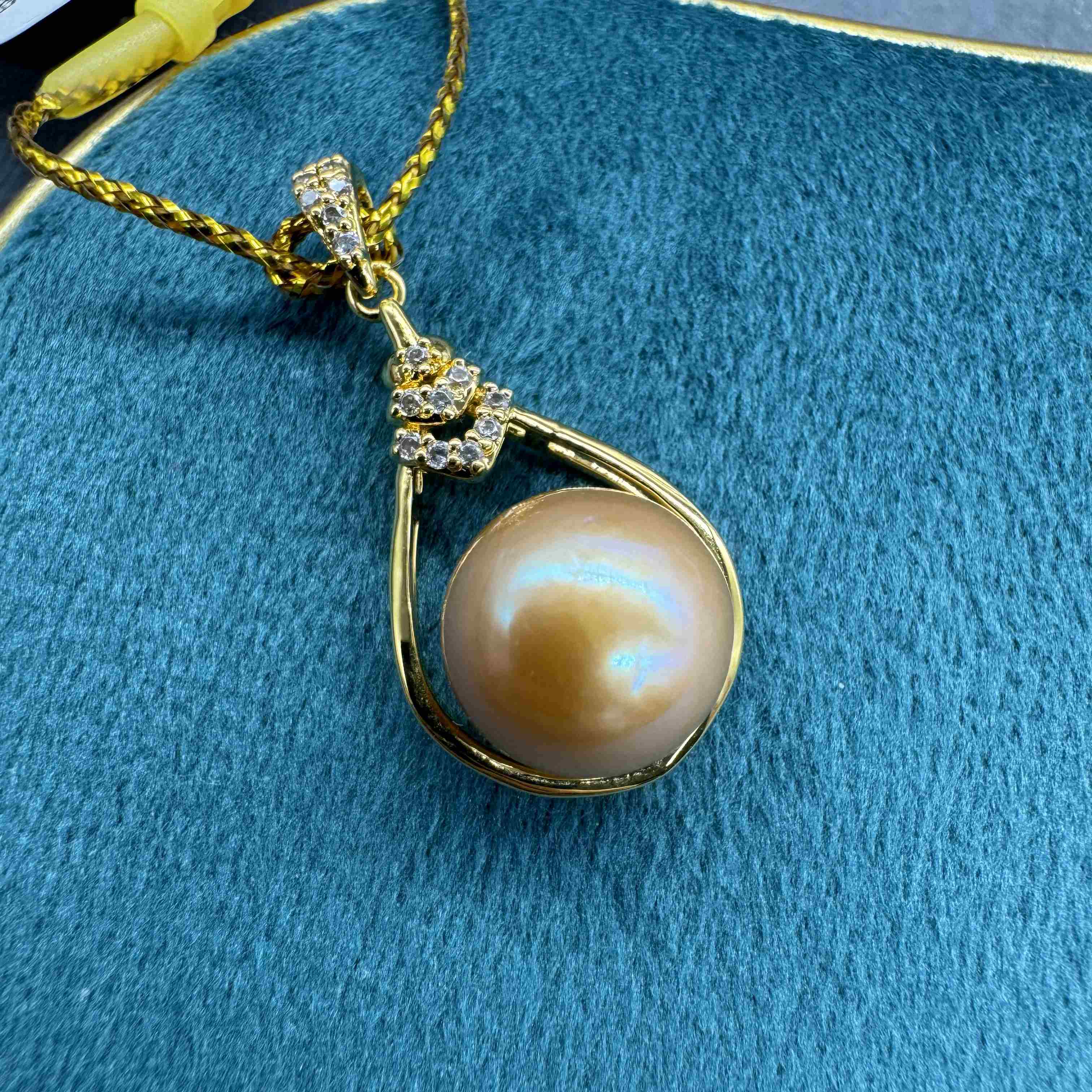 18k南洋金珠吊坠经典款LC696-1