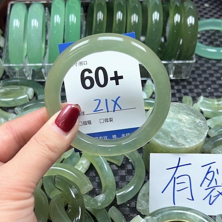 蛇纹石玉手镯未镶嵌