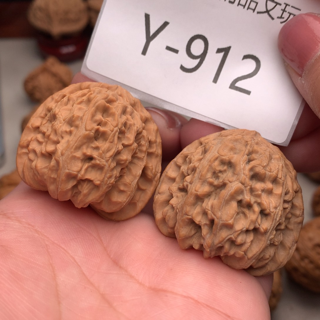 文玩核桃把件39三角白…………..