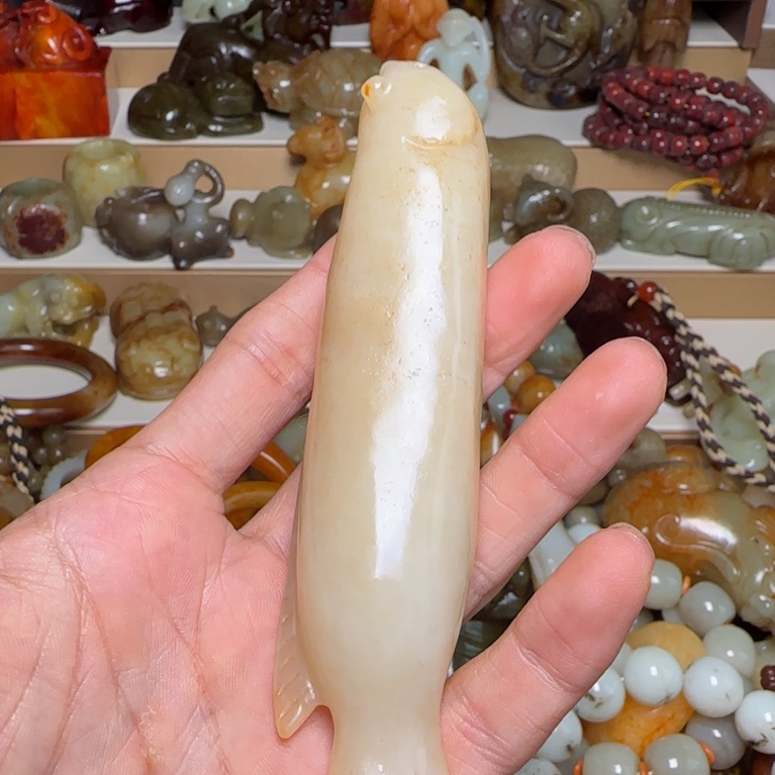 照***人和田玉未镶嵌颈饰