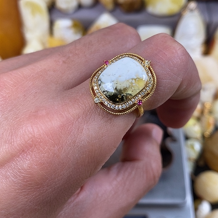 琥珀裸石未镶嵌我