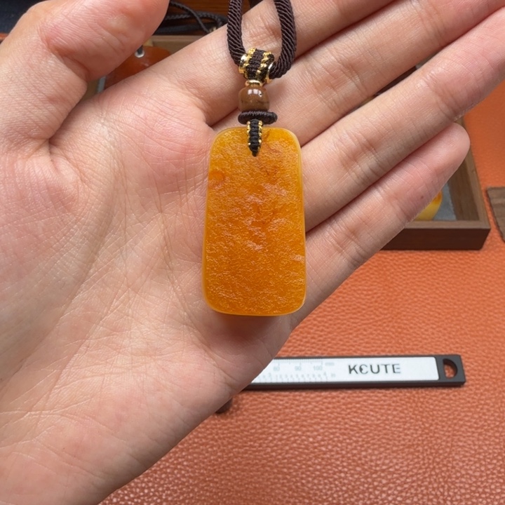 蜜蜡未镶嵌吊坠(赠链)