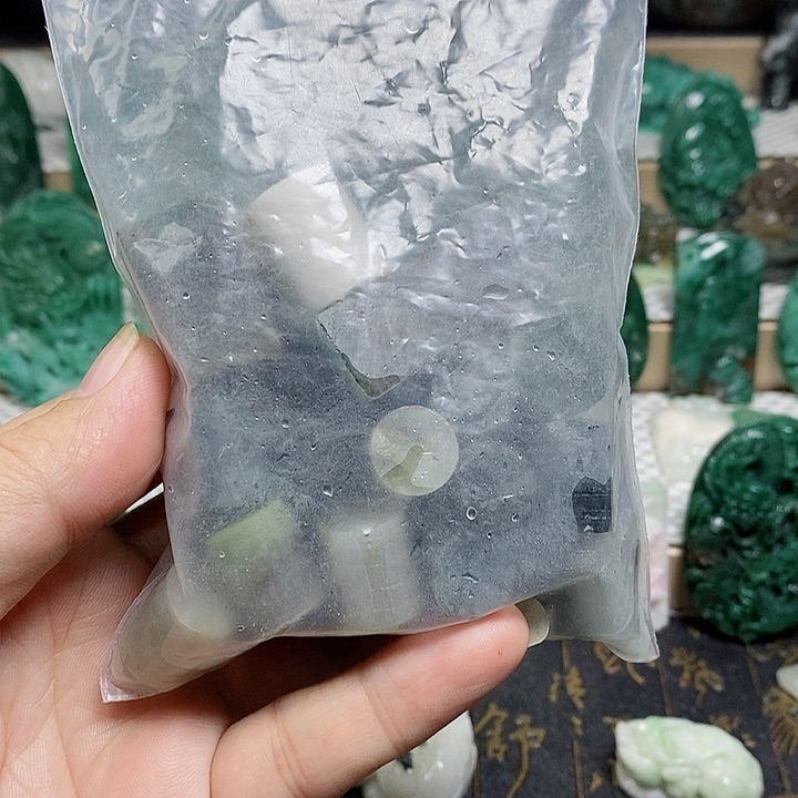 未镶嵌独山玉颈饰