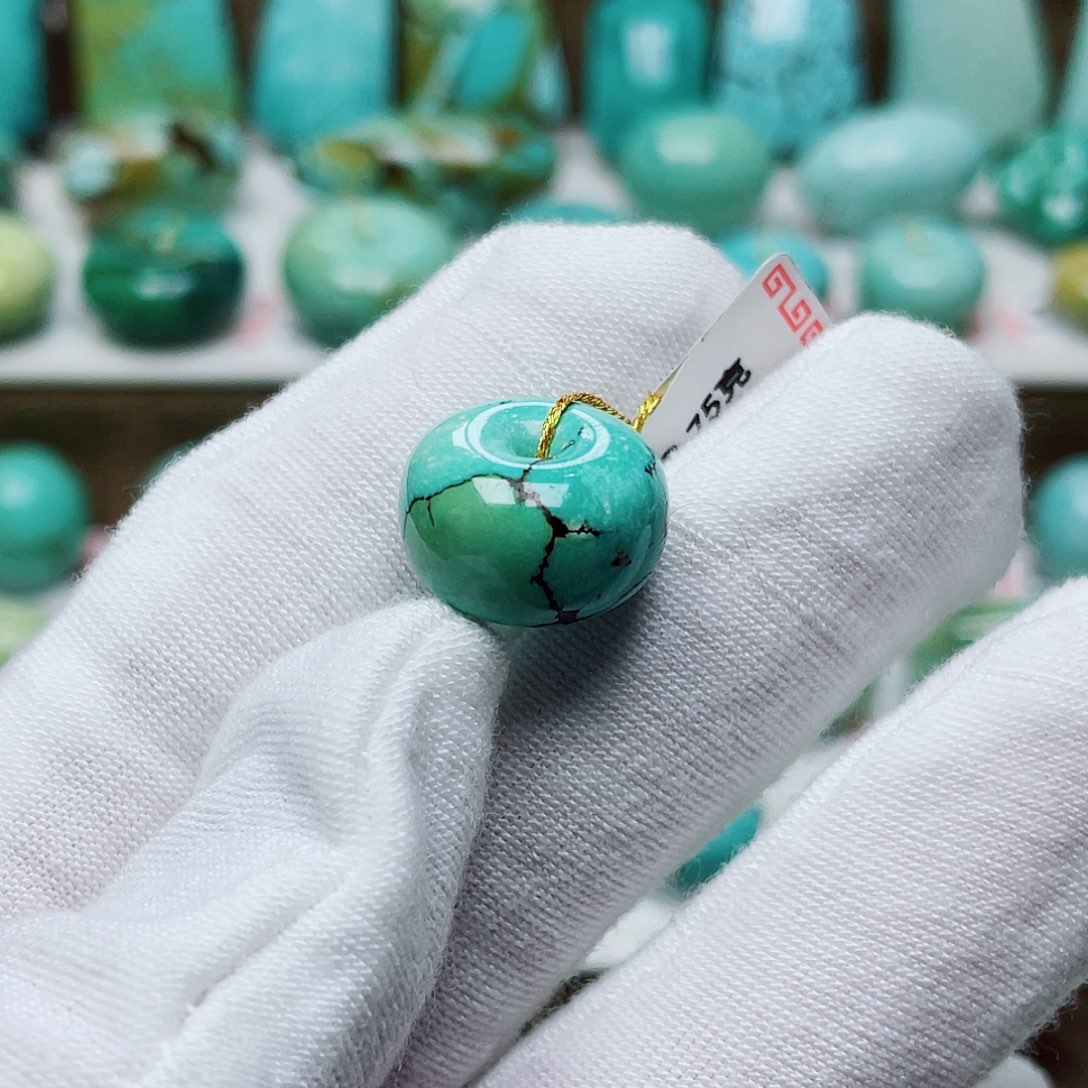 L***L绿松石未镶嵌珠宝奇石