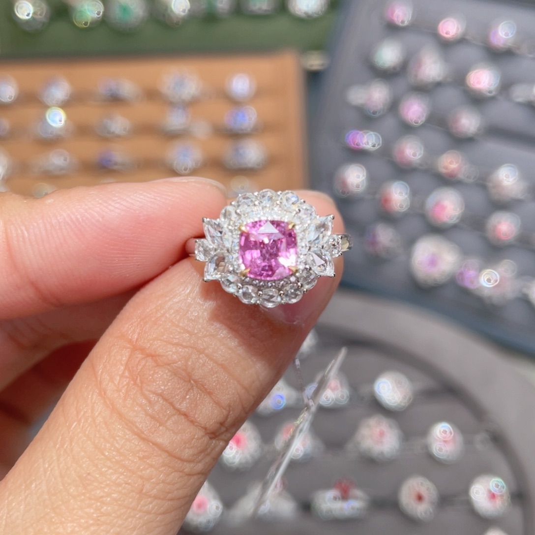 蓝宝石戒指18K金镶嵌1.05ct 无烧帕帕