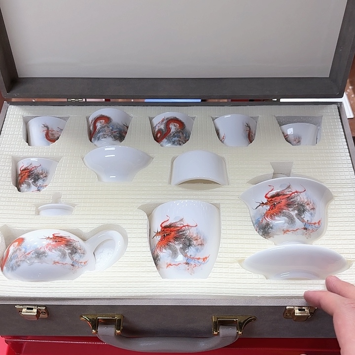 孤品茶具套装等。      