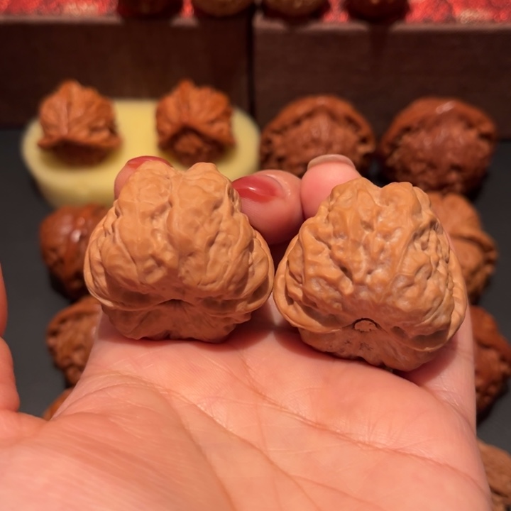 Z***，文玩核桃吊坠蛤蟆头